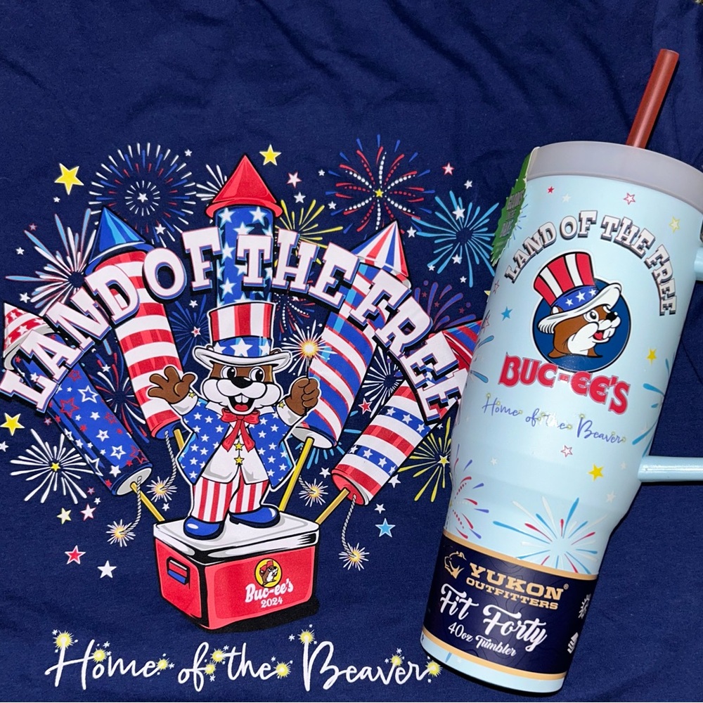 4th Of JULY LIMITED Edition Bucees 40oz Glow in the dark tumbler.